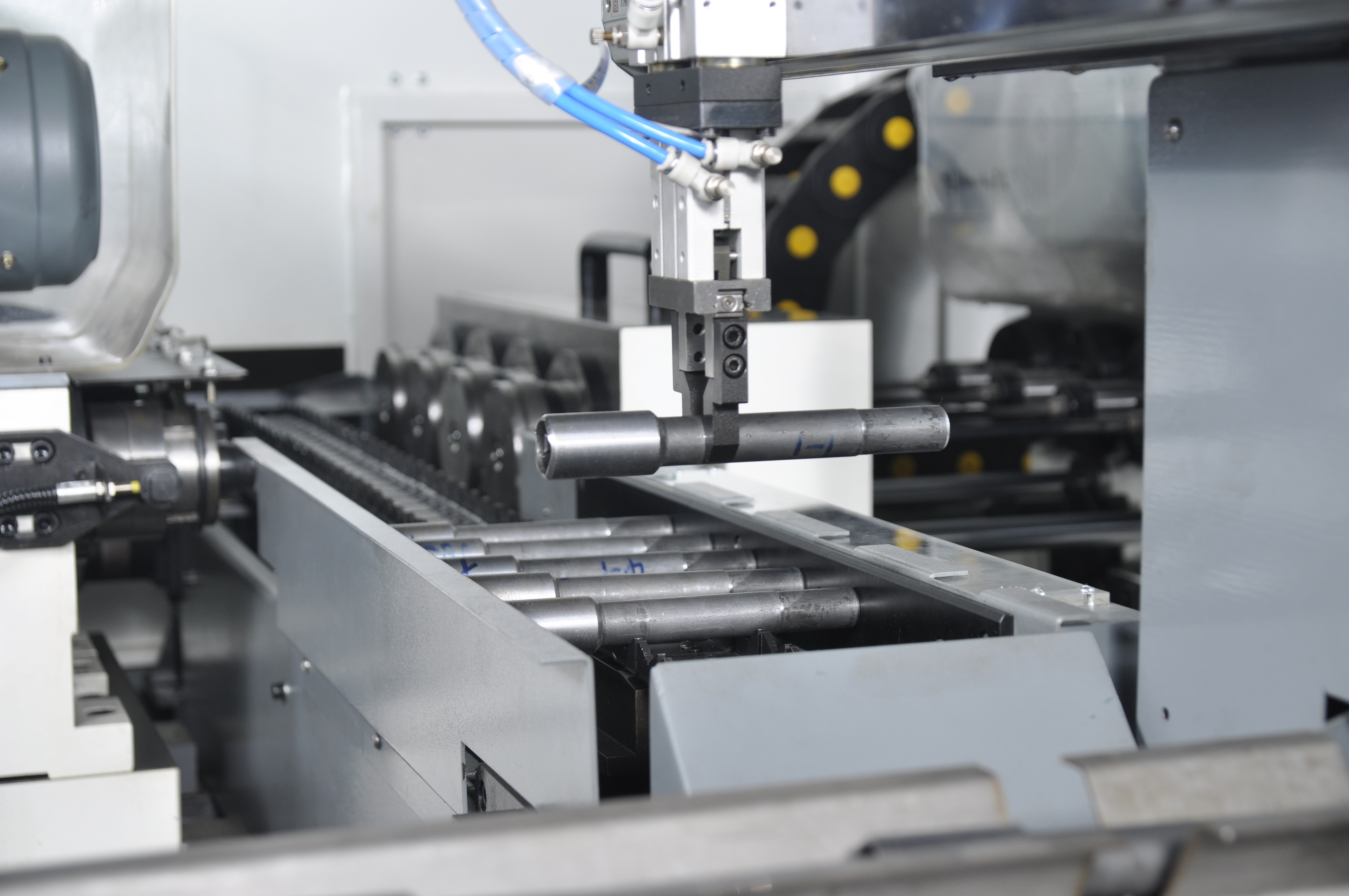 ZK2115×4BC/500A 深孔鉆床配置桁架機(jī)械手，加工輸入軸單機(jī)自動(dòng)化