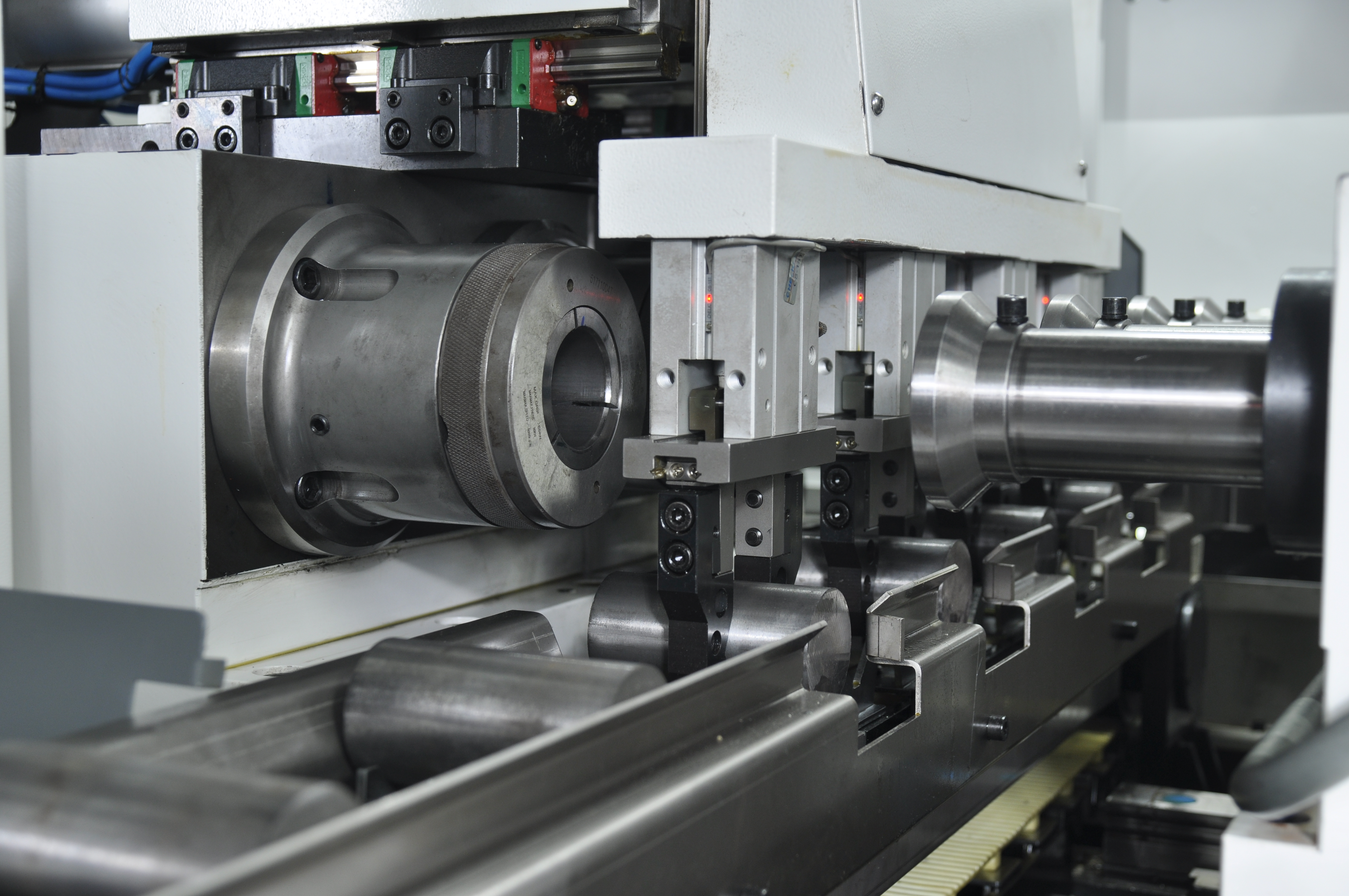 ZK2125×4/500 深孔鉆床配置桁架機(jī)械手，加工活塞銷單機(jī)自動(dòng)化